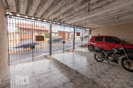 Casa à venda com 185m², 3 quartos e 3 vagas Casa à venda com 185m², 3 quartos e 3 vagasGaragem