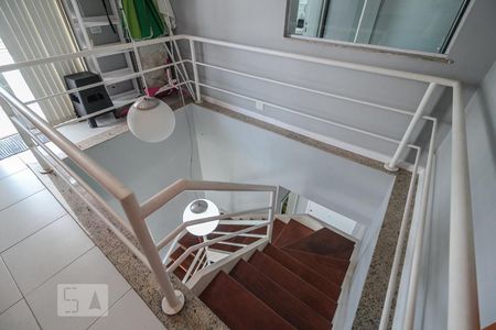 Apartamento à venda com 169m², 3 quartos e 2 vagasEscada para o Segundo Andar