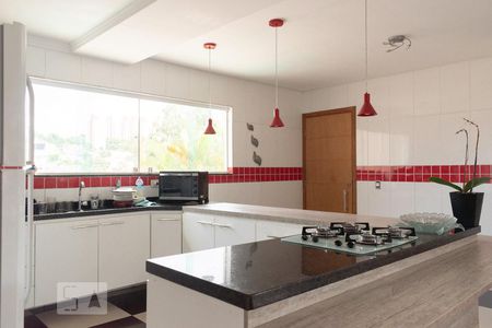 Casa à venda com 350m², 4 quartos e 8 vagasCozinha