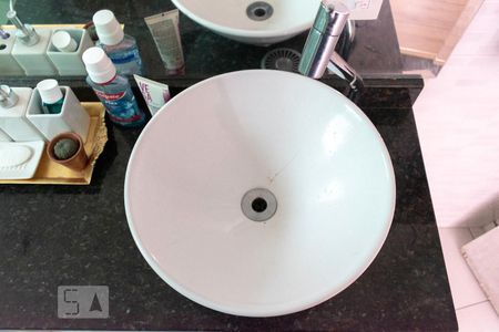 Casa à venda com 350m², 4 quartos e 8 vagasBanheiro da Suíte 1