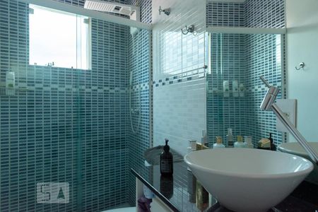 Casa à venda com 350m², 4 quartos e 8 vagasBanheiro da Suíte 2