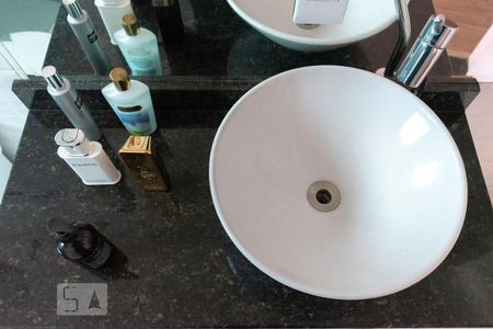 Casa à venda com 350m², 4 quartos e 8 vagasBanheiro da Suíte 2