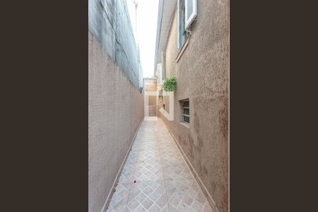 Casa à venda com 190m², 3 quartos e 2 vagas Casa à venda com 190m², 3 quartos e 2 vagasCorredor lateral