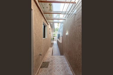 Casa à venda com 190m², 3 quartos e 2 vagas Casa à venda com 190m², 3 quartos e 2 vagasCorredor lateral