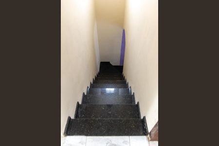Escada de casa para alugar com 3 quartos, 169m² em Rudge Ramos, São Bernardo do Campo