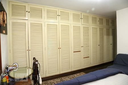 Casa para alugar com 438m², 4 quartos e 5 vagasQuarto 1