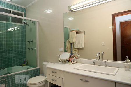 Casa para alugar com 438m², 4 quartos e 5 vagasBanheiro da Suíte