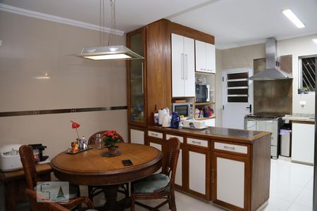 Casa para alugar com 438m², 4 quartos e 5 vagasCozinha