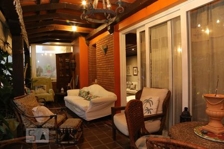 Casa para alugar com 438m², 4 quartos e 5 vagasvaranda