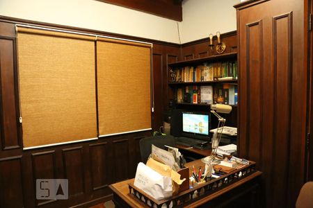 Casa para alugar com 438m², 4 quartos e 5 vagasEscritório