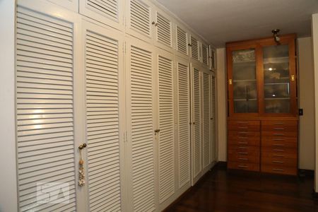 Casa para alugar com 438m², 4 quartos e 5 vagasQuarto 3 - Suíte