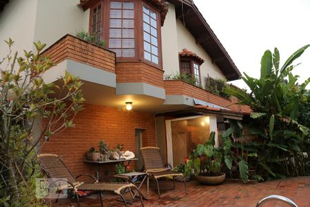 Casa para alugar com 438m², 4 quartos e 5 vagasÁrea de Serviço