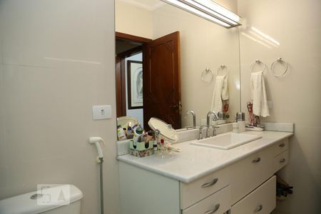 Casa para alugar com 438m², 4 quartos e 5 vagasBanheiro da Suíte