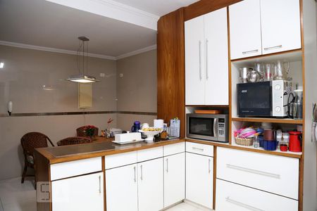 Casa para alugar com 438m², 4 quartos e 5 vagasCozinha