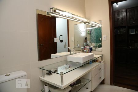 Casa para alugar com 438m², 4 quartos e 5 vagasBanheiro Social