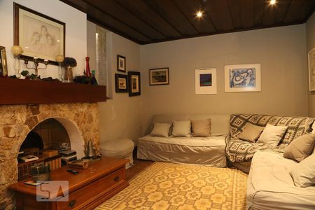 Casa para alugar com 438m², 4 quartos e 5 vagasSala de TV