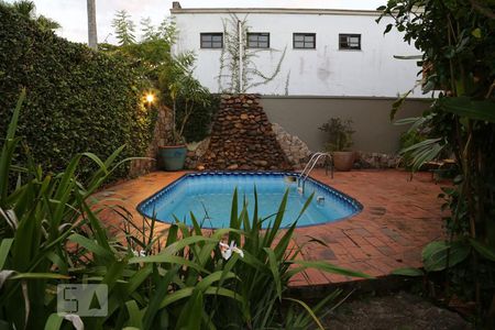 Casa para alugar com 438m², 4 quartos e 5 vagaspis