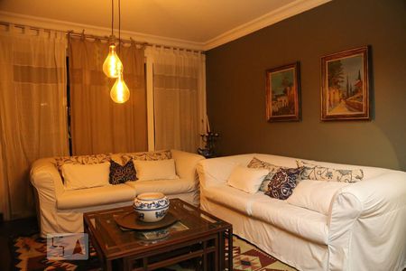 Casa para alugar com 438m², 4 quartos e 5 vagasSala