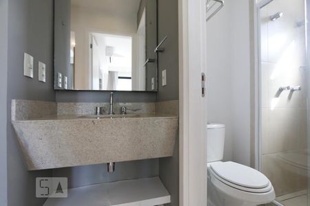 Banheiro de apartamento para alugar com 1 quarto, 37m² em Jacarepaguá, Rio de Janeiro