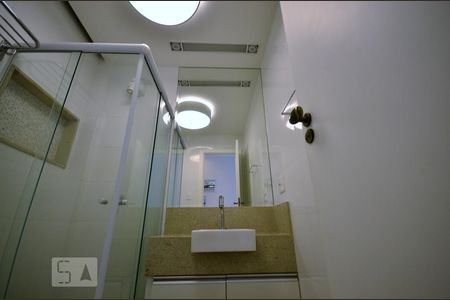 Banheiro  de apartamento à venda com 1 quarto, 30m² em Centro, Rio de Janeiro