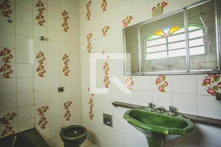 Casa à venda com 260m², 6 quartos e 1 vaga Casa à venda com 260m², 6 quartos e 1 vagaBanheiro Suíte