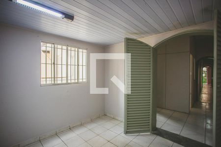 Casa à venda com 260m², 6 quartos e 1 vaga Casa à venda com 260m², 6 quartos e 1 vagaVaranda