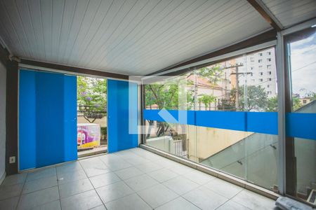 Casa à venda com 260m², 6 quartos e 1 vaga Casa à venda com 260m², 6 quartos e 1 vagaVaranda