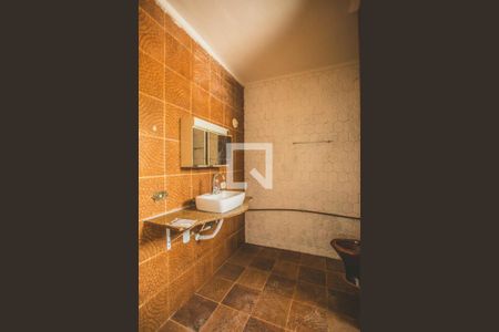 Casa à venda com 260m², 6 quartos e 1 vaga Casa à venda com 260m², 6 quartos e 1 vagaBanheiro de Serviço