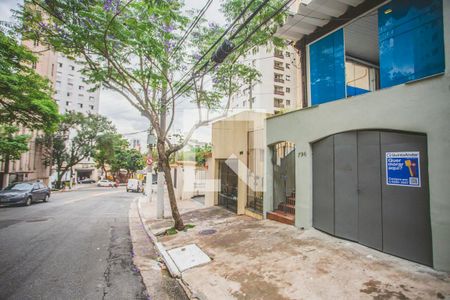 Casa à venda com 260m², 6 quartos e 1 vaga Casa à venda com 260m², 6 quartos e 1 vagaFachada