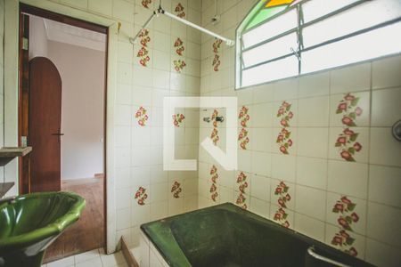 Casa à venda com 260m², 6 quartos e 1 vaga Casa à venda com 260m², 6 quartos e 1 vagaBanheiro Suíte - Banheira