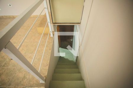 Casa à venda com 260m², 6 quartos e 1 vaga Casa à venda com 260m², 6 quartos e 1 vagaEscadas