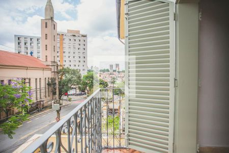 Casa à venda com 260m², 6 quartos e 1 vaga Casa à venda com 260m², 6 quartos e 1 vagaVaranda