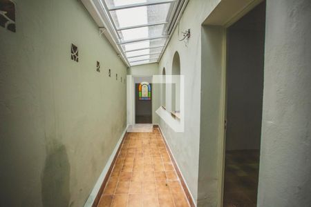 Casa à venda com 260m², 6 quartos e 1 vaga Casa à venda com 260m², 6 quartos e 1 vagaCorredor externo