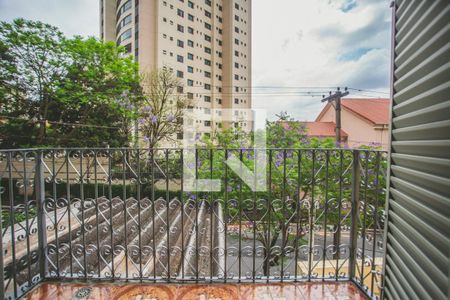 Casa à venda com 260m², 6 quartos e 1 vaga Casa à venda com 260m², 6 quartos e 1 vagaVaranda