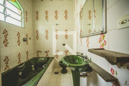 Casa à venda com 260m², 6 quartos e 1 vaga Casa à venda com 260m², 6 quartos e 1 vagaBanheiro Suíte