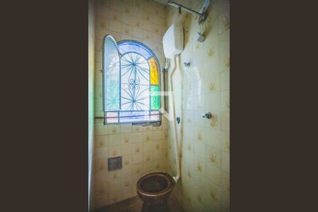 Casa à venda com 260m², 6 quartos e 1 vaga Casa à venda com 260m², 6 quartos e 1 vagaBanheiro de Serviço