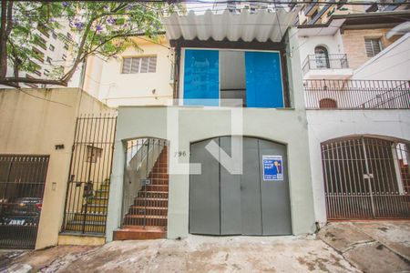Casa à venda com 260m², 6 quartos e 1 vaga Casa à venda com 260m², 6 quartos e 1 vagaFachada