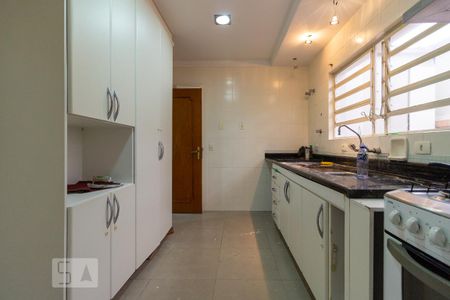 Casa de condomínio para alugar com 380m², 4 quartos e 4 vagas Casa de condomínio para alugar com 380m², 4 quartos e 4 vagasCozinha