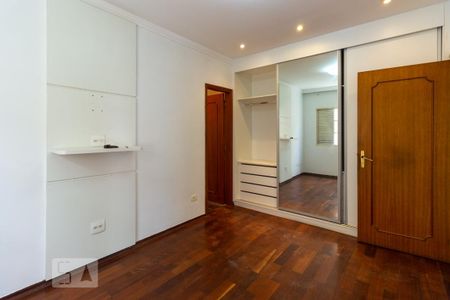 Suíte Master de casa de condomínio para alugar com 4 quartos, 380m² em Alphaville, Santana de Parnaíba