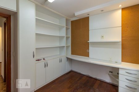 Casa de condomínio para alugar com 380m², 4 quartos e 4 vagas Casa de condomínio para alugar com 380m², 4 quartos e 4 vagasEscritório