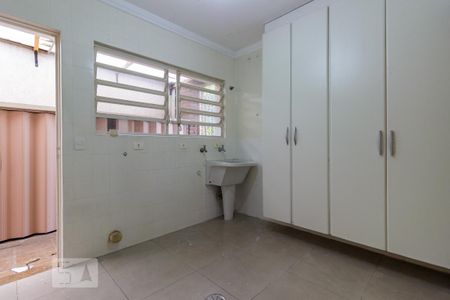 Casa de condomínio para alugar com 380m², 4 quartos e 4 vagas Casa de condomínio para alugar com 380m², 4 quartos e 4 vagasÁrea de Serviço