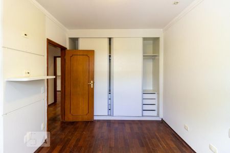 Casa de condomínio para alugar com 380m², 4 quartos e 4 vagas Casa de condomínio para alugar com 380m², 4 quartos e 4 vagasSuíte 3