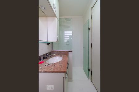Casa de condomínio para alugar com 380m², 4 quartos e 4 vagas Casa de condomínio para alugar com 380m², 4 quartos e 4 vagasBanheiro da Suíte 3