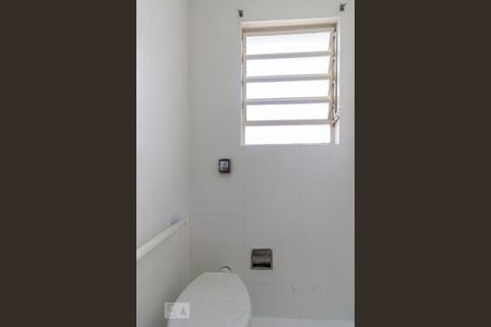 Casa de condomínio para alugar com 380m², 4 quartos e 4 vagas Casa de condomínio para alugar com 380m², 4 quartos e 4 vagasBanheiro da Suíte 3