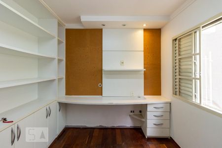 Casa de condomínio para alugar com 380m², 4 quartos e 4 vagas Casa de condomínio para alugar com 380m², 4 quartos e 4 vagasEscritório