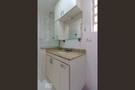 Casa de condomínio para alugar com 380m², 4 quartos e 4 vagas Casa de condomínio para alugar com 380m², 4 quartos e 4 vagasBanheiro da Suíte 2