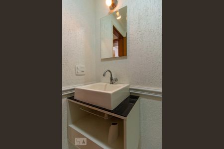 Casa de condomínio para alugar com 380m², 4 quartos e 4 vagas Casa de condomínio para alugar com 380m², 4 quartos e 4 vagasBanheiro Social