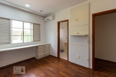 Casa de condomínio para alugar com 380m², 4 quartos e 4 vagas Casa de condomínio para alugar com 380m², 4 quartos e 4 vagasSuíte 3
