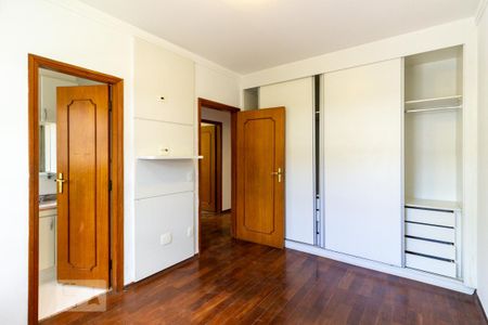 Casa de condomínio para alugar com 380m², 4 quartos e 4 vagas Casa de condomínio para alugar com 380m², 4 quartos e 4 vagasSuíte 3
