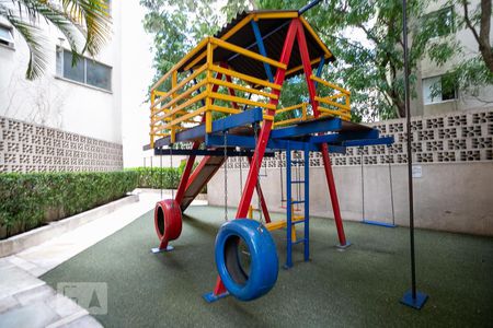 Apartamento para alugar com 96m², 3 quartos e 2 vagas Apartamento para alugar com 96m², 3 quartos e 2 vagasÁrea Comum - Playground